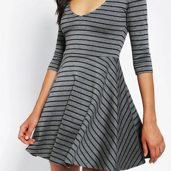 Urban Outfitters Dresses & Skirts - URBAN OUTFITTERS Pins and Needles V-Neck Dress